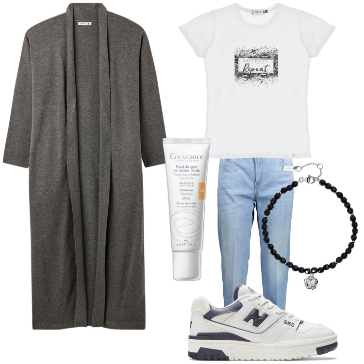 Outfit donna - Lunghissimo. Stile Trendy per Tutti i giorni. Abbinamento con fondotinta, cardigans, t-shirt, braccialetti, sneakers, jeans.
