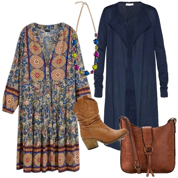 Outfit donna - Autunno boho sopra la 50. Stile Boho per Tutti i giorni. Abbinamento con stivaletti texani, borse a tracolla, vestiti corti, cardigans, collane.
