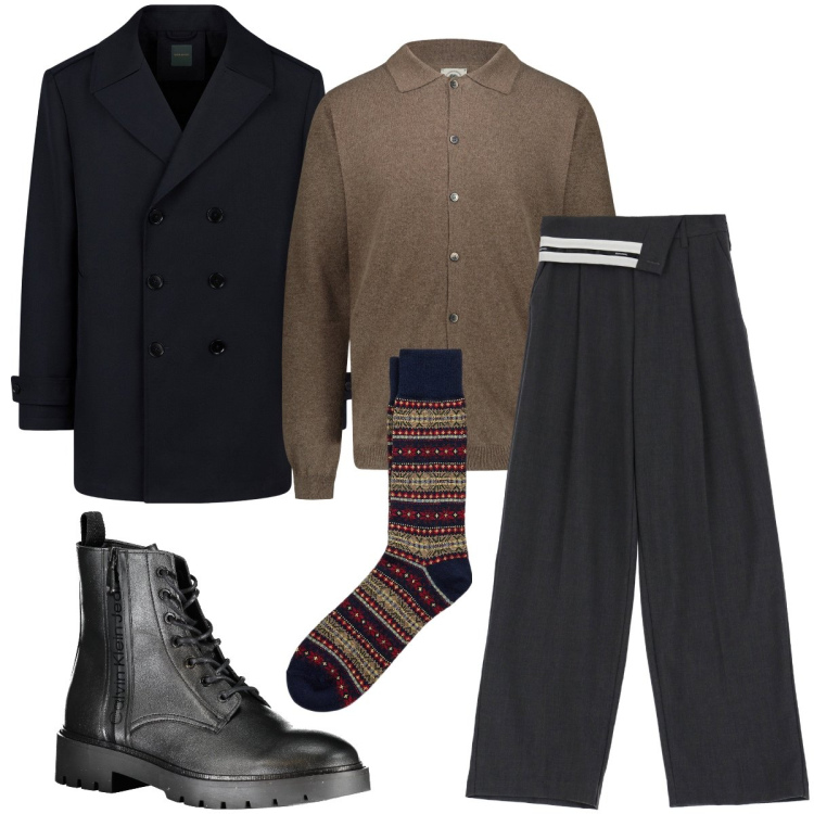 Outfit uomo - I calzini a fantasia. Stile Business/Elegante per Serata speciale. Abbinamento con pantaloni a palazzo, calzini, polo, caban, stivali.