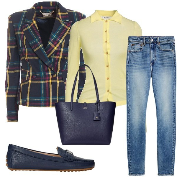 Outfit donna - Tartan in ufficio. Stile Casual per Ufficio. Abbinamento con camicie, blazer, mocassini, jeans slim fit, borse tote.