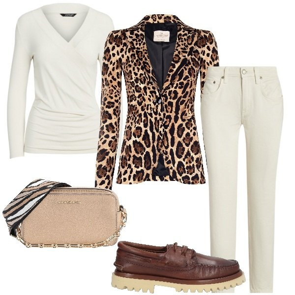 Outfit donna - Blazer leopardato in ufficio. Stile Casual chic per Ufficio. Abbinamento con borse a tracolla, mocassini, blazer, jeans, top.