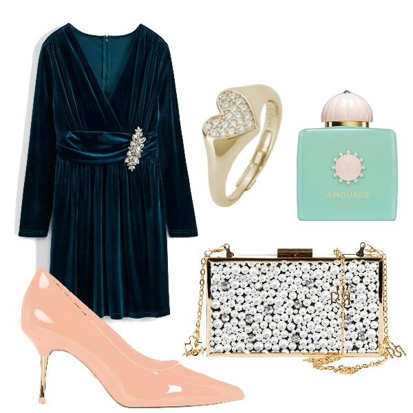 Outfit donna - Come una regina. Stile Romantica per Serata fuori. Abbinamento con vestiti, profumi, anelli, pochette, décolleté.