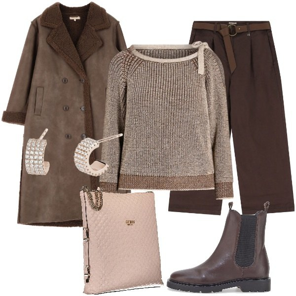Outfit donna - Tonalità cioccolato. Stile Casual chic per Tutti i giorni. Abbinamento con orecchini, cappotti, maglieria, pantaloni chino, stivaletti chelsea, borse a spalla.