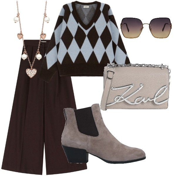 Outfit donna - A spasso per la città. Stile Casual chic per Tutti i giorni. Abbinamento con stivaletti chelsea, occhiali da sole, borse a tracolla, collane, pullovers, pantaloni a palazzo.