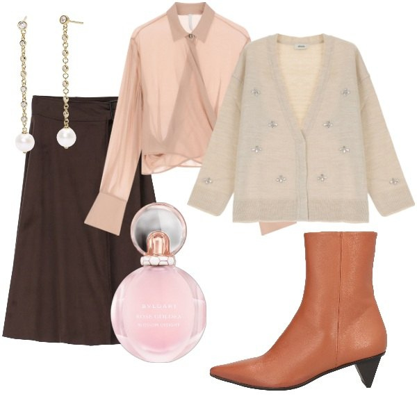 Outfit donna - Domenica mattina. Stile Glamour per Tutti i giorni. Abbinamento con stivaletti, profumi, orecchini, camicie, cardigans, gonne.