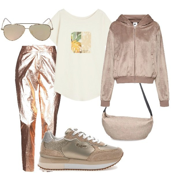 Outfit donna - Domenica mattina. Stile Casual chic per Tutti i giorni. Abbinamento con pantaloni, t-shirt, sneakers, borse a spalla, felpe con cappuccio, occhiali da sole.