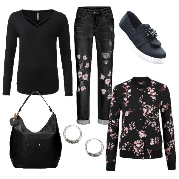 Outfit donna - Fiori ovunque. Stile Basic per Tutti i giorni. Abbinamento con bomber, mocassini nero, jeans fantasia floreale con ricamo in denim nero, maglia con scollo a maniche lunghe nero, borsa a spalla con strass nero, orecchini argento.