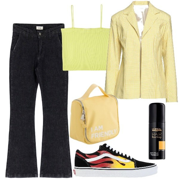 Outfit donna - in viaggio. Stile Urban per Tutti i giorni. Abbinamento con blazer, sneakers, correttori, canottiere, jeans, valigie.