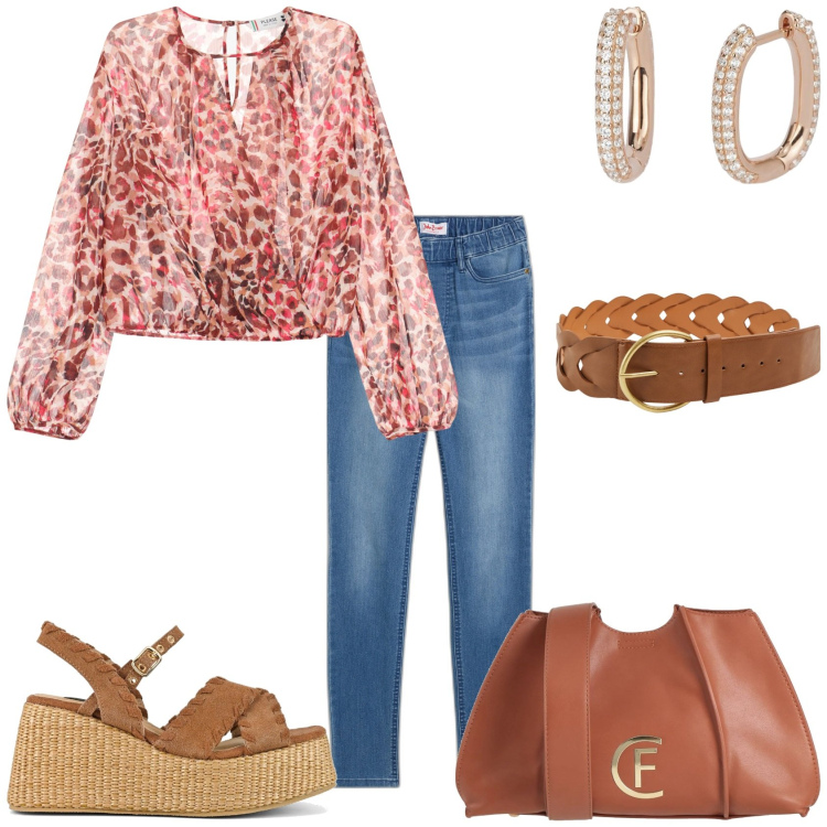 Outfit donna - Jeans e blusa fantasia. Stile Casual chic per Tutti i giorni. Abbinamento con jeggings, borse a tracolla, cinture, orecchini, bluse, zeppe.