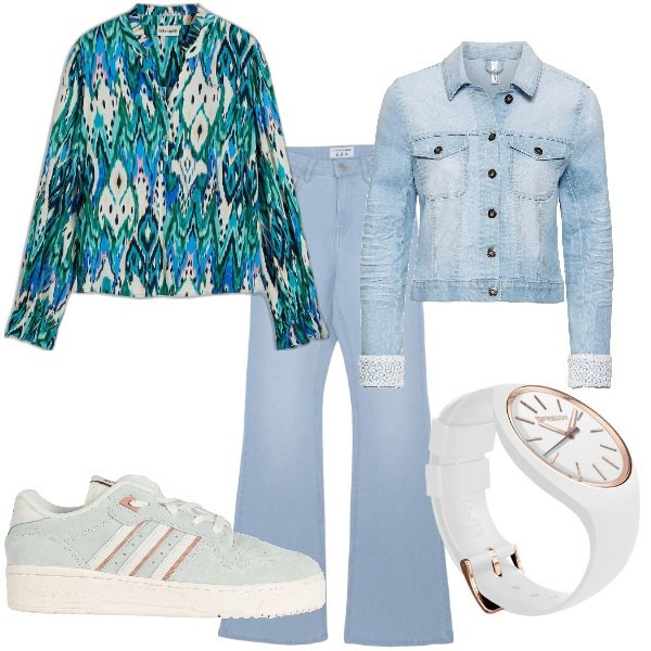 Outfit donna - A spasso per la città. Stile Trendy per Tutti i giorni. Abbinamento con blazer, bluse, sneakers, jeans a zampa, orologi.