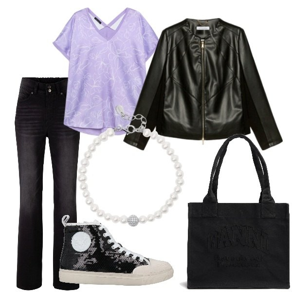 Outfit donna - Domenica mattina. Stile Trendy per Tutti i giorni. Abbinamento con jeans bootcut, sneakers alte, braccialetti, t-shirt, shopping bag, blazer.