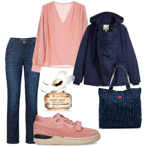 Outfit donna - A spasso per la città. Stile Trendy per Tutti i giorni. Abbinamento con blazer, jeans dritti, profumi, camicie, sneakers, borse tote.