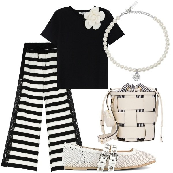 Outfit donna - Domenica mattina. Stile Casual per Tutti i giorni. Abbinamento con braccialetti con ciondoli, t-shirt, pantaloni a palazzo, ballerine, borse a secchiello.