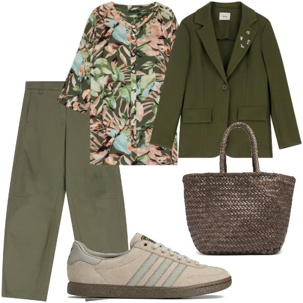 Outfit donna - A spasso per la città. Stile Casual per Tutti i giorni. Abbinamento con pantaloni, blazer, camicie, sneakers, borse a mano.