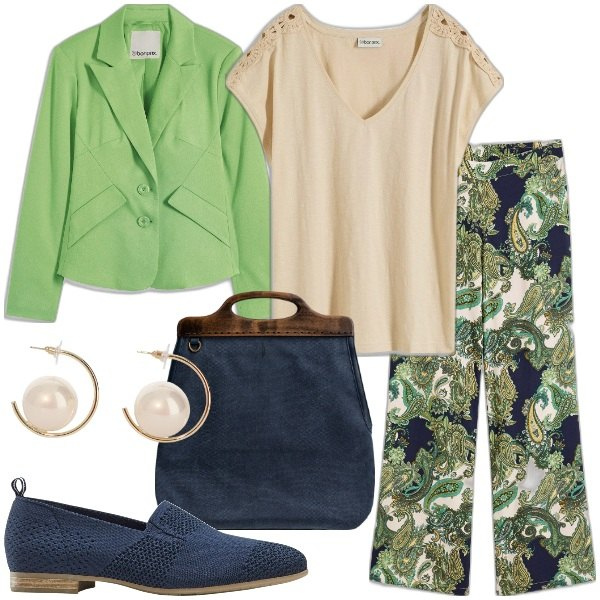 Outfit donna - Casual chic in primavera. Stile Casual chic per Tutti i giorni. Abbinamento con pantaloni, bluse, blazer, mocassini, orecchini, borse a tracolla.
