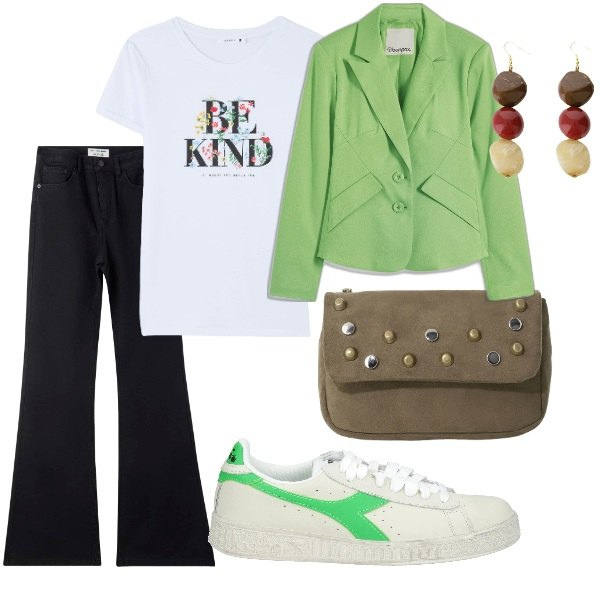 Outfit donna - A spasso per la città. Stile Casual per Tutti i giorni. Abbinamento con blazer, sneakers, t-shirt, jeans a zampa, orecchini, borse a tracolla.