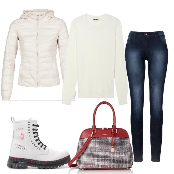 Outfit donna - Luminosa. Stile Basic per Tutti i giorni. Abbinamento con jeans skinny, piumino bianco, borsa a mano, pullover girocollo a maniche lunghe filato, anfibi.