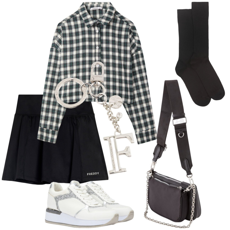Outfit donna - Gonna corta e camicia. Stile Preppy per Tutti i giorni. Abbinamento con camicie, minigonne, calzini, portachiavi, sneakers, pochette.