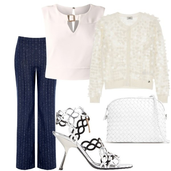 Outfit donna - Festa di compleanno. Stile Casual chic per Serata fuori. Abbinamento con sandali in pelle, pantaloni, top, cardigans, borse a spalla.