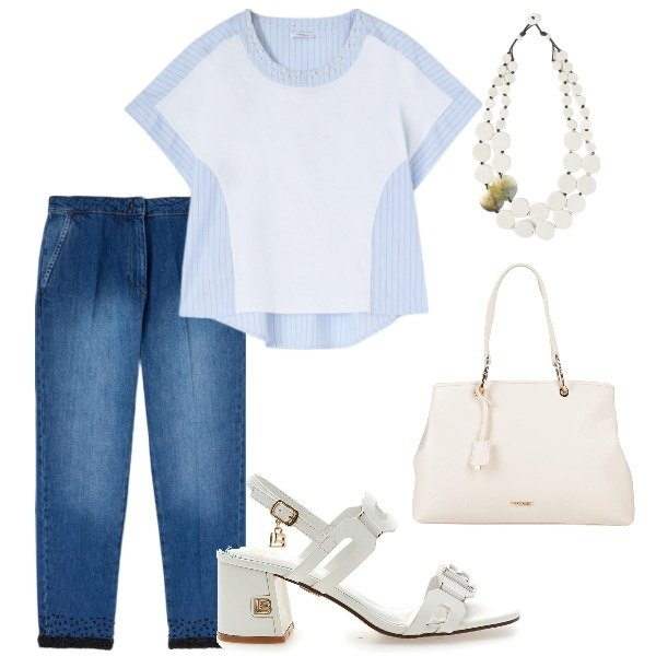 Outfit donna - Domenica mattina. Stile Casual chic per Tutti i giorni. Abbinamento con borse a mano, sandali col tacco, jeans, ciondoli, t-shirt.