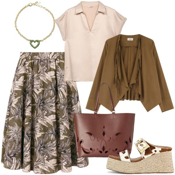 Outfit donna - Giungla cittadina. Stile Trendy per Tutti i giorni. Abbinamento con braccialetti, blazer, zeppe, gonne longuette, shopping bag, t-shirt.