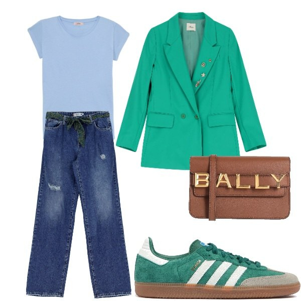 Outfit donna - verde bandiera. Stile Casual per Tutti i giorni. Abbinamento con borse a tracolla, jeans strappati, blazer, sneakers, t-shirt.