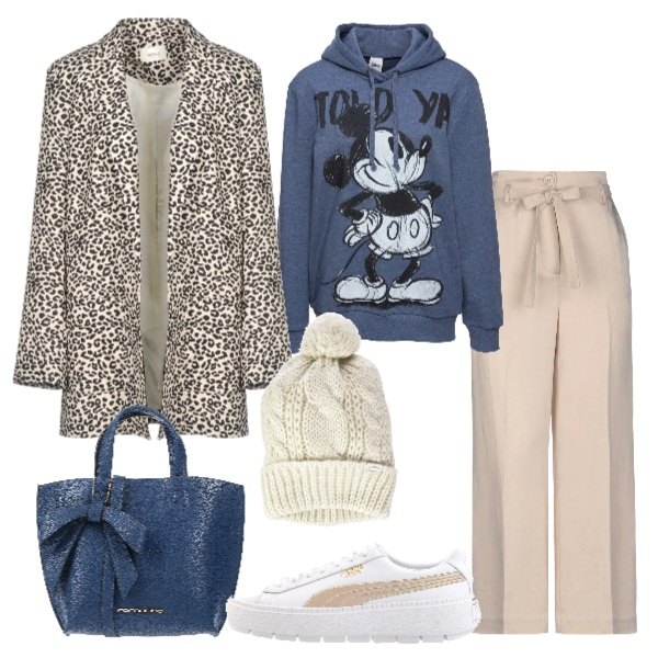 Outfit donna - Animalier e felpa Mickey Mouse. Stile Trendy per Tutti i giorni. Abbinamento con gonne lunghe, borsa a mano taglia media doppio manico interno sfoderato in pelle sintetica tinta unita, soprabito con spacco fantasia collo con revers a maniche lunghe interno foderato crêpe, pantaloni, sneakers, cuffia beanie avorio e crema.
