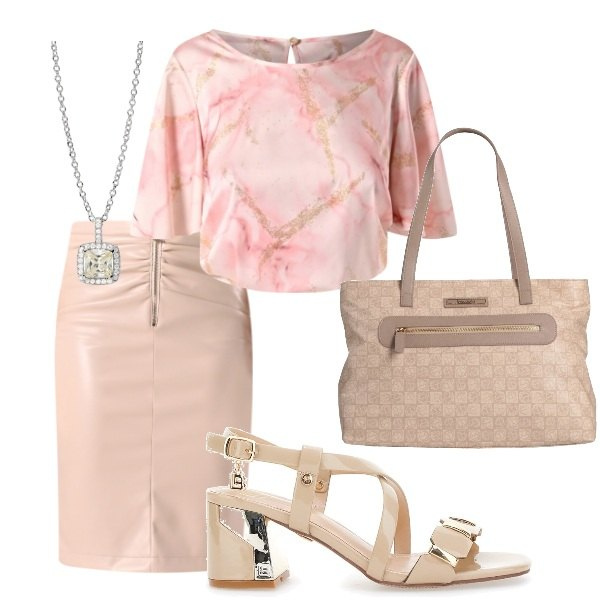Outfit donna - la gonna in pelle. Stile Casual chic per Serata fuori. Abbinamento con borse a mano, collane, gonne, bluse, sandali col tacco.
