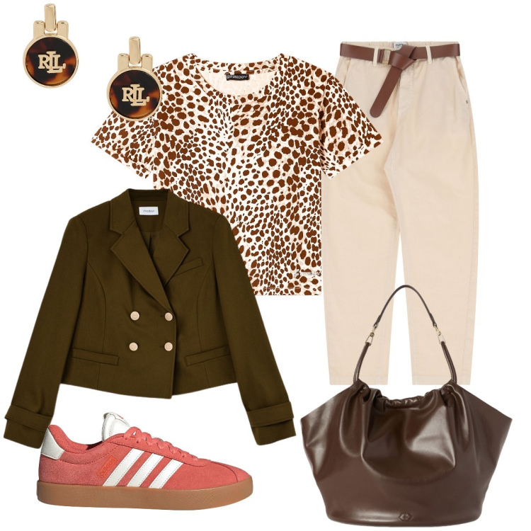 Outfit donna - In città con la t-shirt leopardata. Stile Urban per Tutti i giorni. Abbinamento con pantaloni chino, t-shirt, orecchini, borse a secchiello, sneakers, blazer.