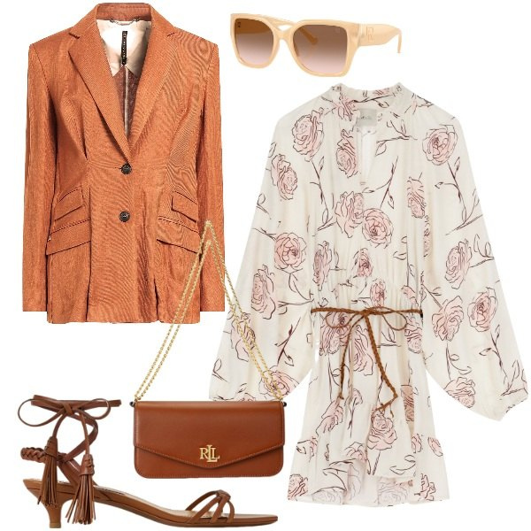 Outfit donna - Perfetta in città. Stile Urban per Ufficio. Abbinamento con blazer, vestiti corti, occhiali da sole, borse a spalla, sandali col tacco.