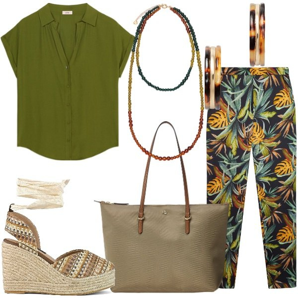 Outfit donna - Giungla cittadina. Stile Urban per Tutti i giorni. Abbinamento con pantaloni, borse tote, orecchini, zeppe, ciondoli, camicie a manica corta.