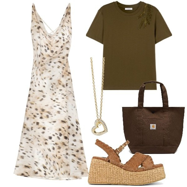 Outfit donna - Sandali in corda. Stile Boho per Tutti i giorni. Abbinamento con collane, vestiti, zeppe, borse tote, t-shirt.