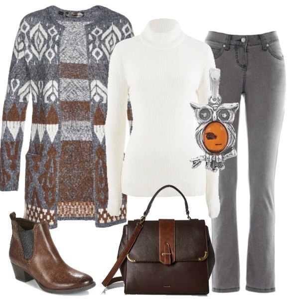 Outfit donna - Il gufo in ambra. Stile Basic per Tutti i giorni. Abbinamento con jeans slim fit, cardigan, pullover a coste collo a dolcevita, stivaletti marrone, borsa a mano nero e marrone, collana.