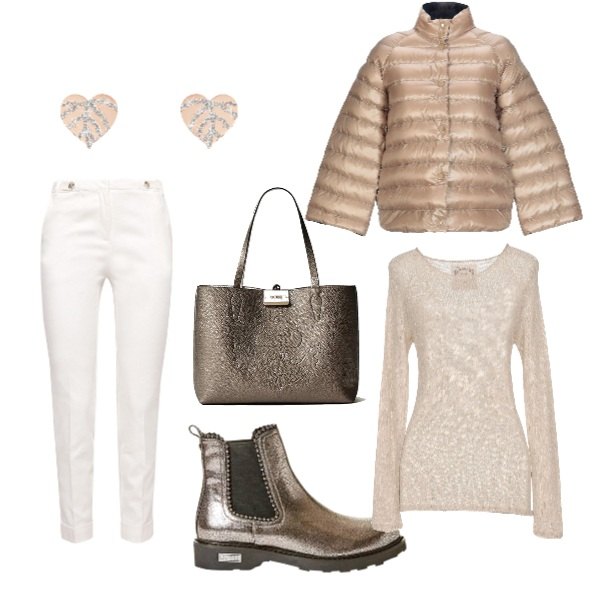 Outfit donna - Chicchissima. Stile Basic per Tutti i giorni. Abbinamento con piumino collo alto a maniche lunghe in tessuto tecnico tinta unita, pullover fantasia lavorato a maglia collo tondo a maniche lunghe rosa, stivaletti effetto metallizzato in ecopelle, shopping bag in ecopelle, pantalone bianco, orecchini petite glitter in ottone.
