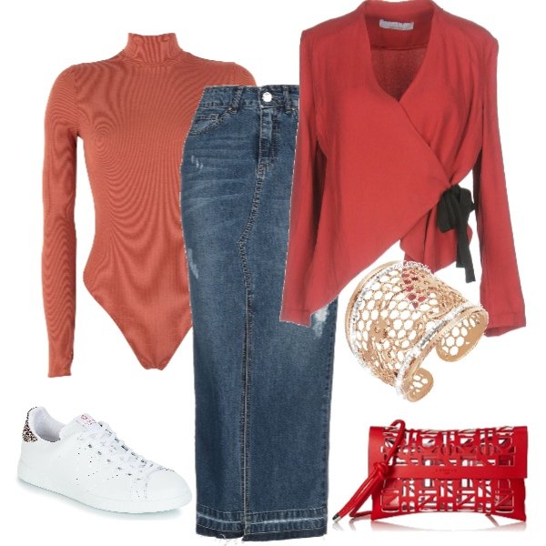 Outfit donna - Gonna lunga in jeans. Stile Basic per Tutti i giorni. Abbinamento con gonna delavé con zip in denim tinta unita, giacca, t-shirt a coste collo alto a maniche lunghe jersey, scarpe basket bianco, shopping bag rosso, anello fantasia floreale.