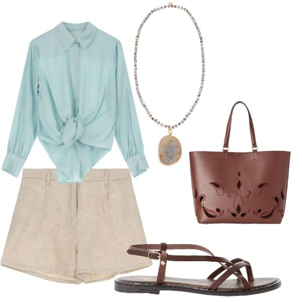Outfit donna - la camicia al mare. Stile Casual per Mare. Abbinamento con pantaloni corti, camicie, sandali, ciondoli, shopping bag.