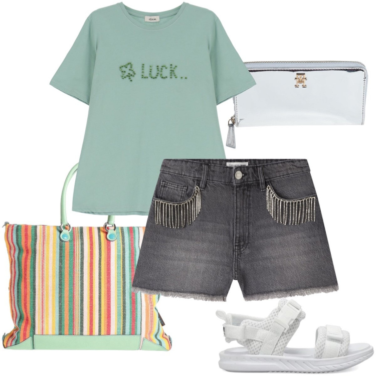 Outfit donna - Frange argentate. Stile Casual per Tutti i giorni. Abbinamento con borse a mano, portafogli, shorts, sandali, t-shirt.