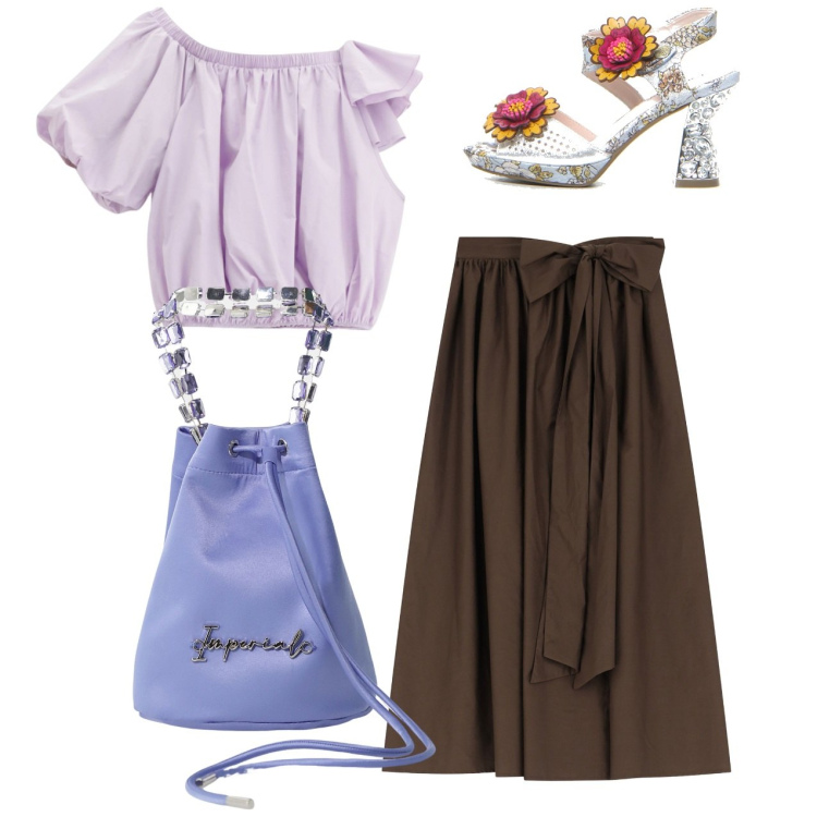 Outfit donna - Tacchi eccentrici. Stile Chic per Tutti i giorni. Abbinamento con top, borse a secchiello, gonne lunghe, sandali col tacco.