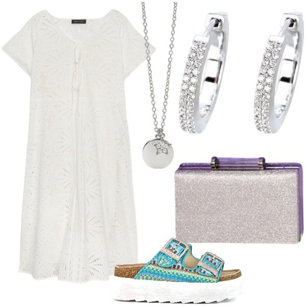 Outfit donna - Maxi dress, maxi libertà Curvy. Stile Glamour per Tutti i giorni. Abbinamento con orecchini, ciondoli, pochette, vestiti lunghi, sandali col tacco.