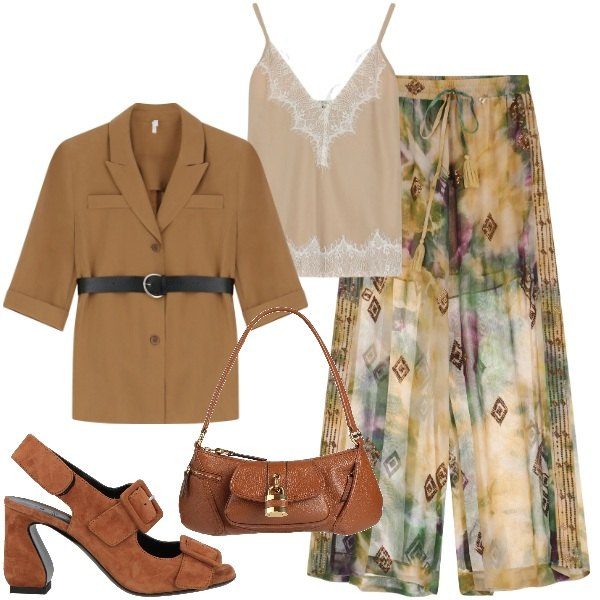 Outfit donna - Blazer con mezza manica. Stile Chic per Ufficio. Abbinamento con sandali in pelle, borse a mano, blazer, pantaloni a palazzo, top.