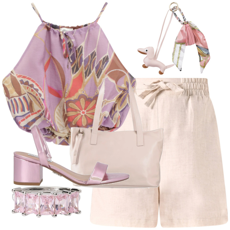 Outfit donna - City. Stile Casual chic per Tutti i giorni. Abbinamento con borse a mano, sandali col tacco, portachiavi, top, anelli, shorts.