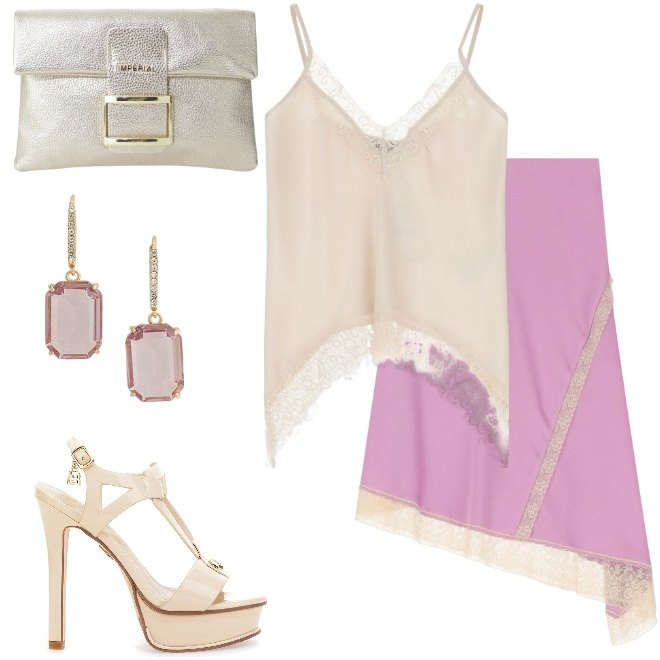 Outfit donna - Gonna svasata con le frange. Stile Chic per Serata fuori. Abbinamento con pochette, gonne longuette, top, orecchini, sandali col tacco.