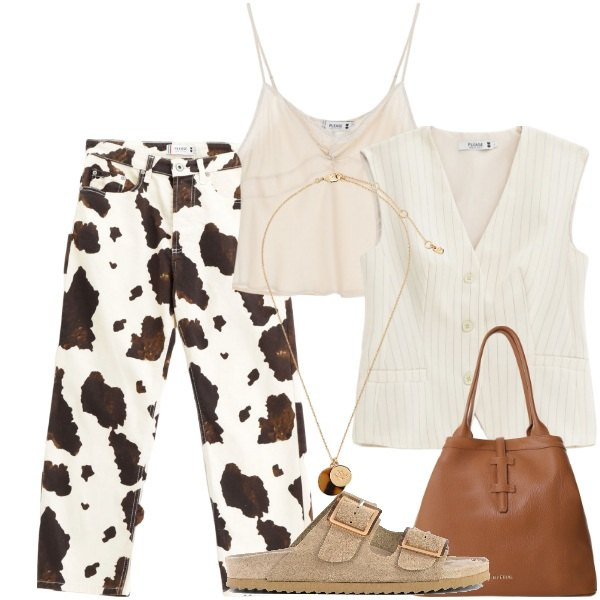 Outfit donna - Please - Summer Sale SS25. Stile Urban per Tutti i giorni. Abbinamento con pantaloni, top, gilet, borse tote, collane, sandali.