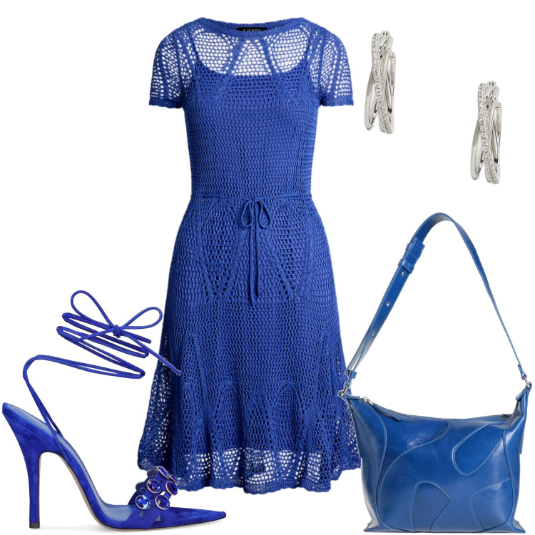Outfit donna - Il bluette è il mio colore. Stile Glamour per Tutti i giorni. Abbinamento con borse a spalla, orecchini, vestiti, sandali in pelle.