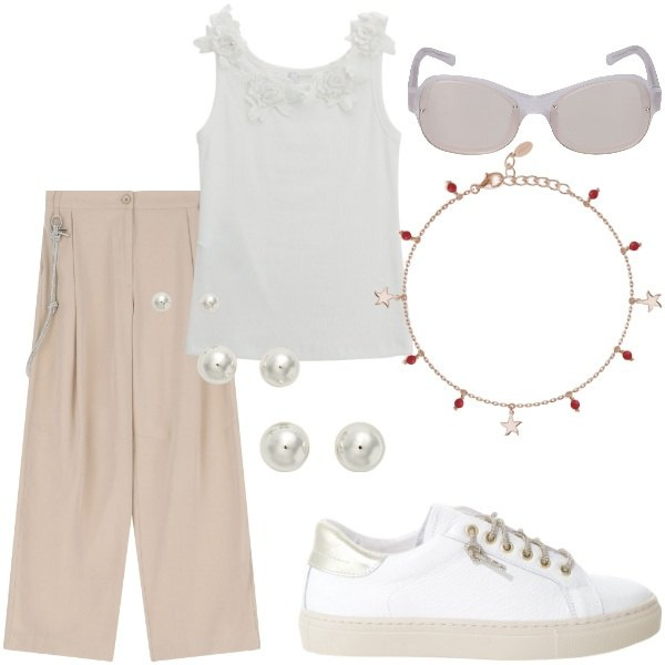 Outfit donna - Outifit di luglio. Stile Casual per Tutti i giorni. Abbinamento con braccialetti con ciondoli, sneakers, top, pantaloni, orecchini, occhiali da sole.
