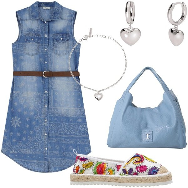 Outfit donna - Outifit di luglio. Stile Casual per Tutti i giorni. Abbinamento con espadrillas, orecchini, braccialetti con ciondoli, pochette, vestiti senza maniche.