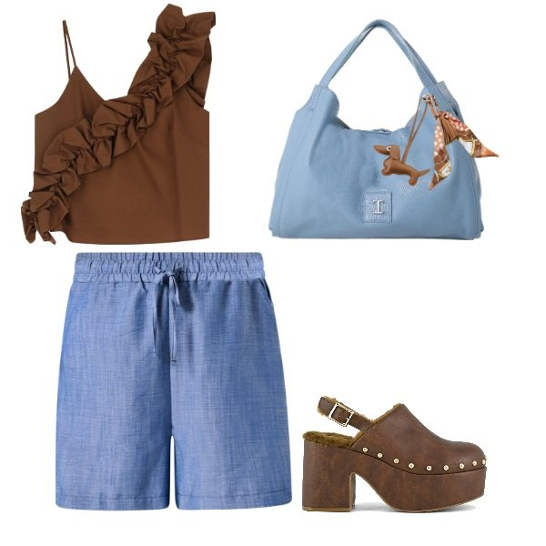 Outfit donna - blu e marron elegante abbinamento. Stile Sporty chic per Tutti i giorni. Abbinamento con shorts, top, pochette, portachiavi, sabot.