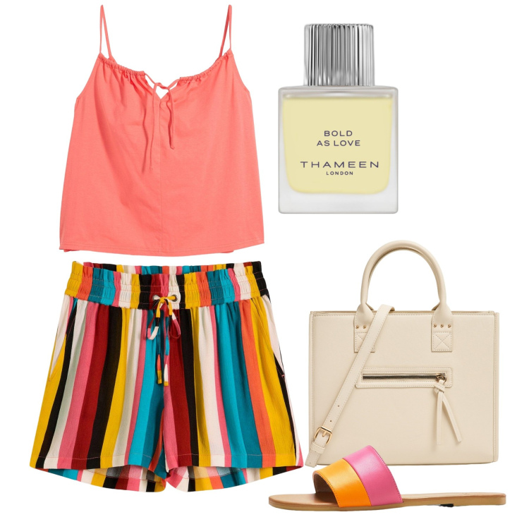 Outfit donna - Luglio. Stile Casual per Mare. Abbinamento con ciabatte, pantaloni corti, top, profumi, shopping bag.