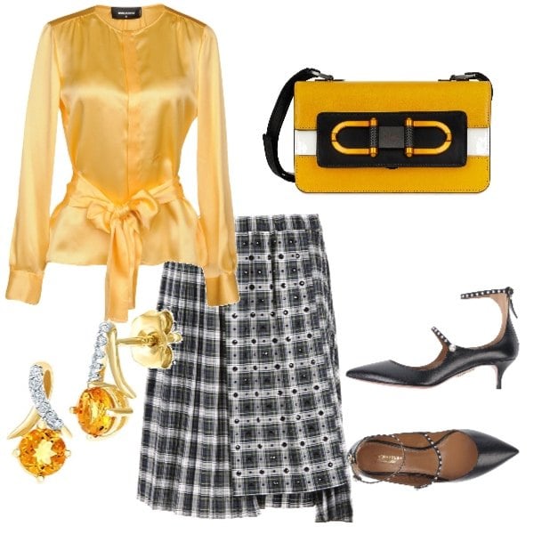 Outfit donna - Tacco comodo. Stile Trendy per Ufficio. Abbinamento con décolleté, camicia senza tasche collo tondo a maniche lunghe in seta tinta unita, gonna forma asimmetrica a quadri con borchie e pieghe bianco e verde e blu e nero, borsa a tracolla mini, orecchini in oro giallo impreziosito.
