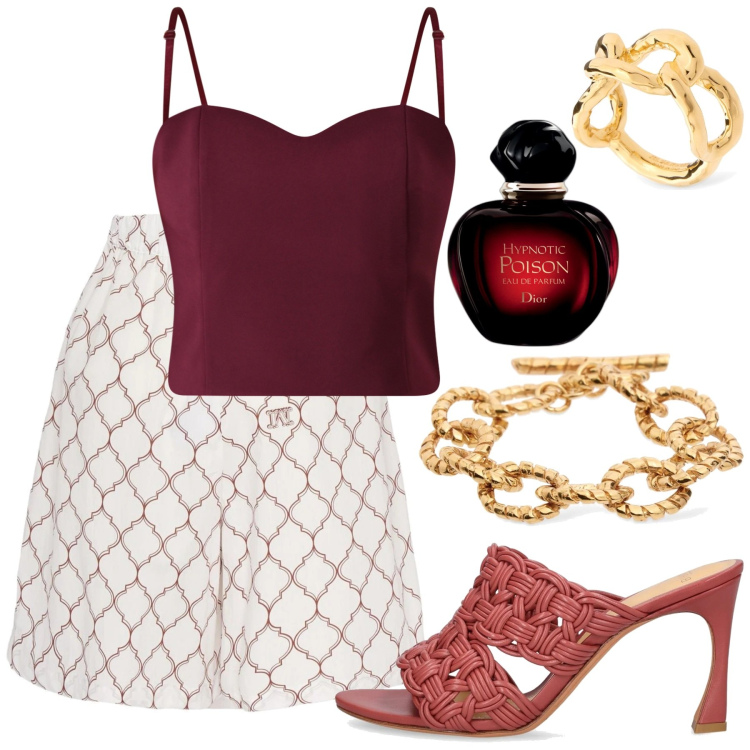 Outfit donna - Short. Stile Casual per Tutti i giorni. Abbinamento con profumi, top, pantofole, braccialetti, anelli, shorts.